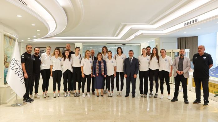 Merinos Voleybol takımından Şahin'e ziyaret